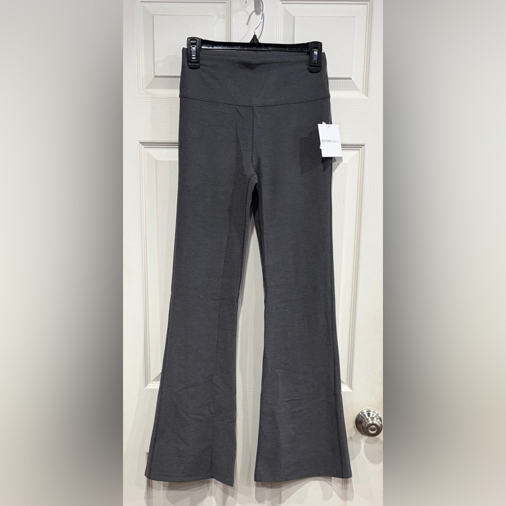 Beyond Yoga Women's XL Spacedye Mid-Rise Bootcut Pant True Gray Heather NWT